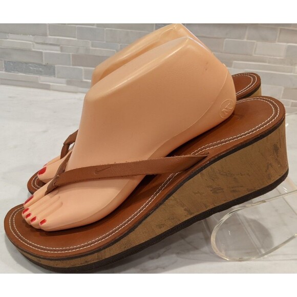 Women's NIKE Brown Leather Wedge Heel Flip-Flop Summer Beachy Sandals SZ 9 - Picture 2 of 8